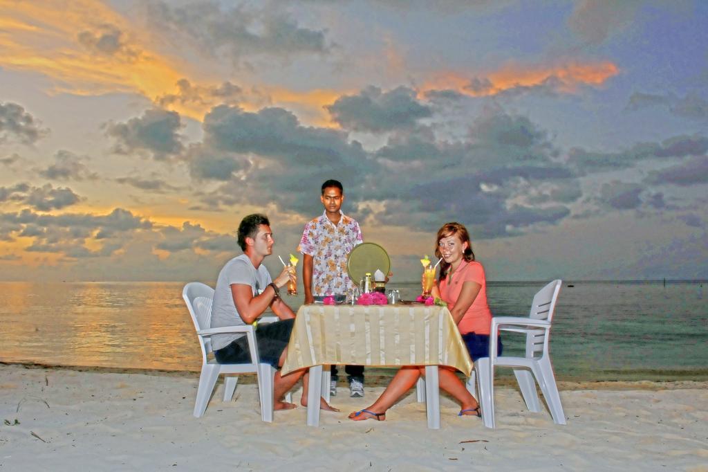 Sun Tan Beach Hotel Maafushi Esterno foto